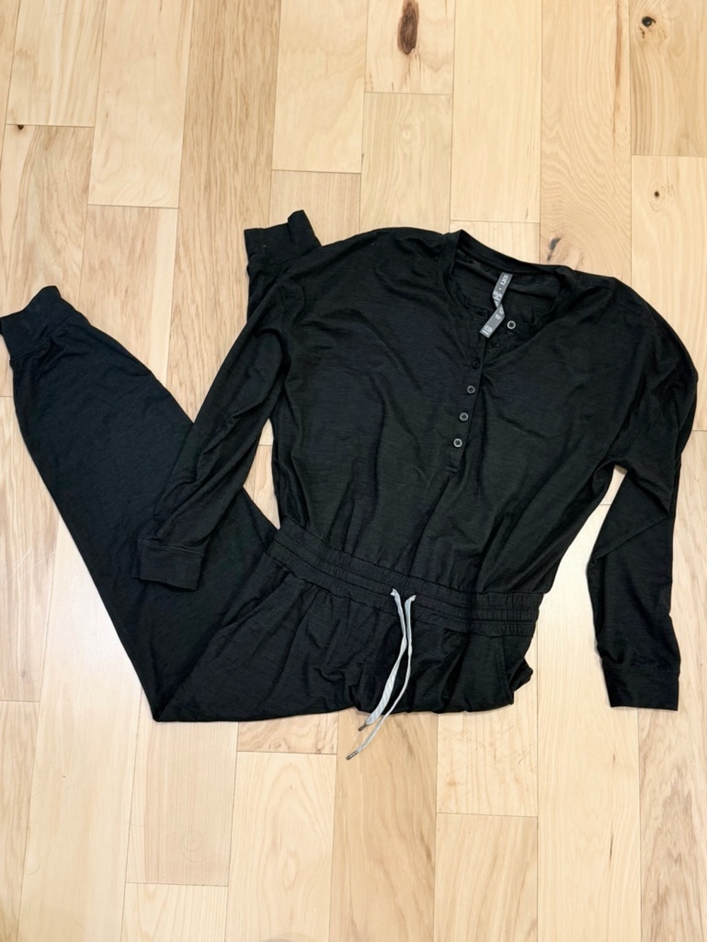 Vuori Women’s Lux Henley Jumpsuit - Picture 3 of 4
